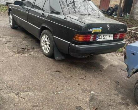 Чорний Мерседес 190, об'ємом двигуна 1.8 л та пробігом 300 тис. км за 1500 $, фото 4 на Automoto.ua