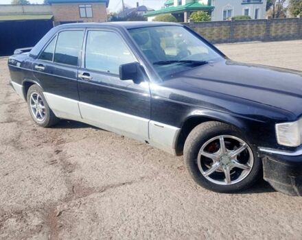 Чорний Мерседес 190, об'ємом двигуна 1 л та пробігом 300 тис. км за 1400 $, фото 2 на Automoto.ua