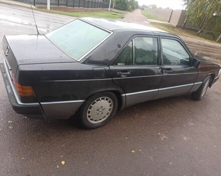 Черный Мерседес 190, объемом двигателя 2 л и пробегом 420 тыс. км за 2000 $, фото 4 на Automoto.ua