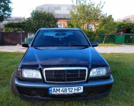 Чорний Мерседес 190, об'ємом двигуна 1.8 л та пробігом 350 тис. км за 1900 $, фото 7 на Automoto.ua