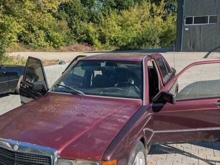 Мерседес 190 1983 у Тернополі на Automoto.ua Чорний Мерседес 190, об'ємом двигуна 2 л та пробігом 550 тис. км за 800 $, фото 1 на Automoto.ua