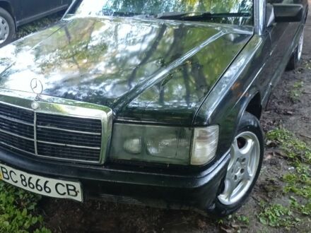 Черный Мерседес 190, объемом двигателя 2 л и пробегом 300 тыс. км за 1921 $, фото 1 на Automoto.ua