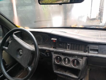 Чорний Мерседес 190, об'ємом двигуна 2 л та пробігом 500 тис. км за 900 $, фото 1 на Automoto.ua