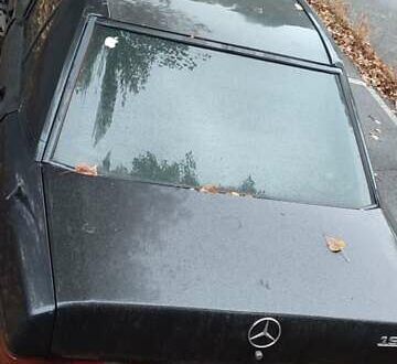 Мерседес 190 1988 у Києві на Automoto.ua Чорний Мерседес 190, об'ємом двигуна 2 л та пробігом 470 тис. км за 765 $, фото 1 на Automoto.ua