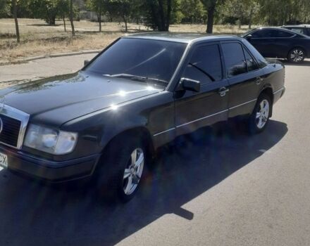 Черный Мерседес 190, объемом двигателя 2 л и пробегом 200 тыс. км за 3200 $, фото 1 на Automoto.ua