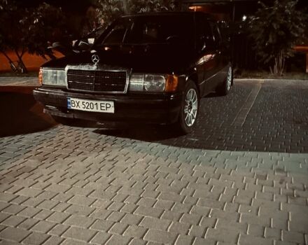 Черный Мерседес 190, объемом двигателя 1.8 л и пробегом 300 тыс. км за 1500 $, фото 1 на Automoto.ua