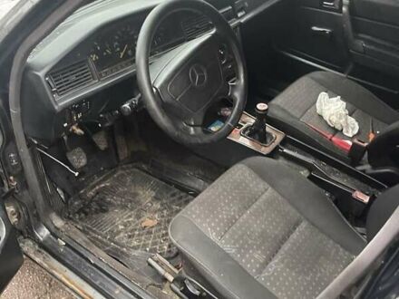 Чорний Мерседес 190, об'ємом двигуна 1.8 л та пробігом 300 тис. км за 1500 $, фото 1 на Automoto.ua