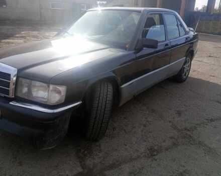 Черный Мерседес 190, объемом двигателя 1 л и пробегом 300 тыс. км за 1400 $, фото 1 на Automoto.ua