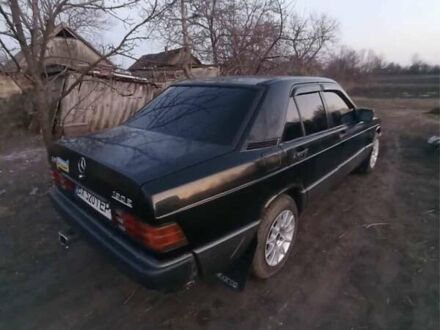 Чорний Мерседес 190, об'ємом двигуна 1.8 л та пробігом 400 тис. км за 1300 $, фото 1 на Automoto.ua