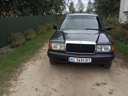 Чорний Мерседес 190, об'ємом двигуна 1.8 л та пробігом 233 тис. км за 2600 $, фото 1 на Automoto.ua