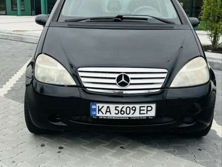 Черный Мерседес 190, объемом двигателя 1.9 л и пробегом 220 тыс. км за 3500 $, фото 1 на Automoto.ua