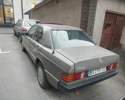 Коричневий Мерседес 190, об'ємом двигуна 2.3 л та пробігом 300 тис. км за 1000 $, фото 2 на Automoto.ua