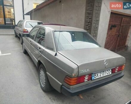 Коричневый Мерседес 190, объемом двигателя 2.3 л и пробегом 300 тыс. км за 1000 $, фото 1 на Automoto.ua