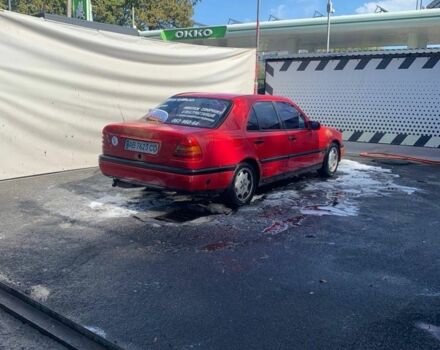 Мерседес 190 1995 в Виннице на Automoto.ua Красный Мерседес 190, объемом двигателя 1.8 л и пробегом 425 тыс. км за 1250 $, фото 3 на Automoto.ua