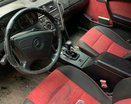 Мерседес 190 1995 в Виннице на Automoto.ua Красный Мерседес 190, объемом двигателя 1.8 л и пробегом 425 тыс. км за 1250 $, фото 5 на Automoto.ua