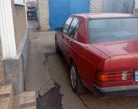 Красный Мерседес 190, объемом двигателя 2 л и пробегом 1000 тыс. км за 849 $, фото 3 на Automoto.ua