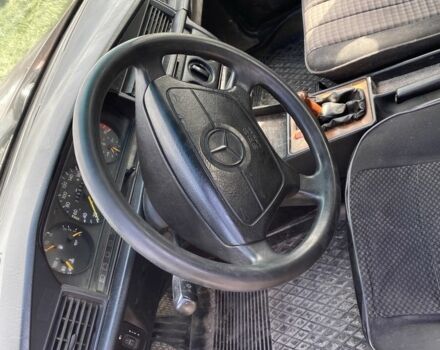 Красный Мерседес 190, объемом двигателя 2 л и пробегом 300 тыс. км за 1500 $, фото 8 на Automoto.ua