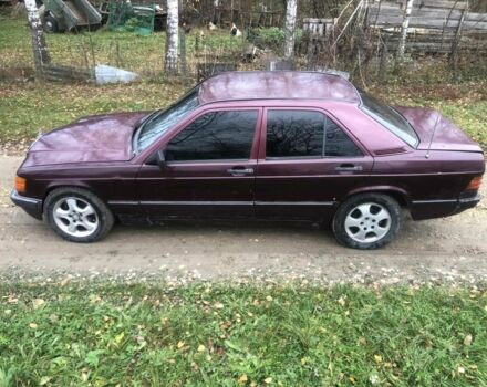 Красный Мерседес 190, объемом двигателя 2 л и пробегом 600 тыс. км за 950 $, фото 1 на Automoto.ua