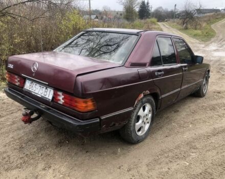Красный Мерседес 190, объемом двигателя 2 л и пробегом 600 тыс. км за 950 $, фото 7 на Automoto.ua
