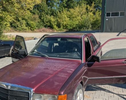Червоний Мерседес 190, об'ємом двигуна 2 л та пробігом 362 тис. км за 800 $, фото 1 на Automoto.ua