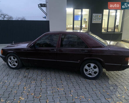 Красный Мерседес 190, объемом двигателя 2 л и пробегом 450 тыс. км за 1150 $, фото 2 на Automoto.ua