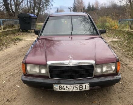 Красный Мерседес 190, объемом двигателя 2 л и пробегом 600 тыс. км за 950 $, фото 2 на Automoto.ua