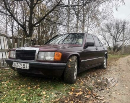 Красный Мерседес 190, объемом двигателя 2 л и пробегом 600 тыс. км за 950 $, фото 17 на Automoto.ua