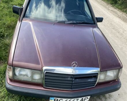 Красный Мерседес 190, объемом двигателя 2 л и пробегом 300 тыс. км за 1500 $, фото 3 на Automoto.ua