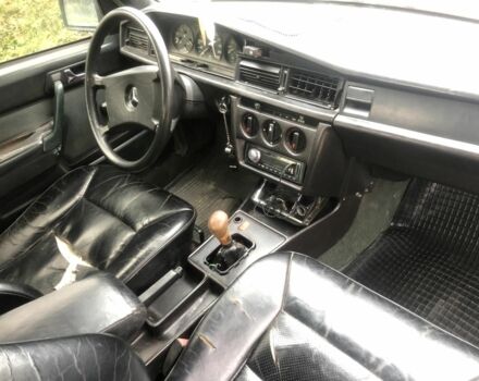 Красный Мерседес 190, объемом двигателя 2 л и пробегом 600 тыс. км за 950 $, фото 15 на Automoto.ua