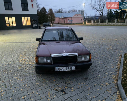 Красный Мерседес 190, объемом двигателя 2 л и пробегом 450 тыс. км за 1150 $, фото 3 на Automoto.ua