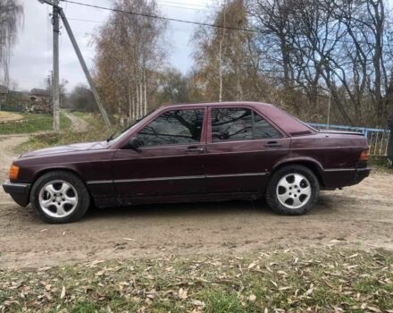 Красный Мерседес 190, объемом двигателя 2 л и пробегом 600 тыс. км за 950 $, фото 4 на Automoto.ua