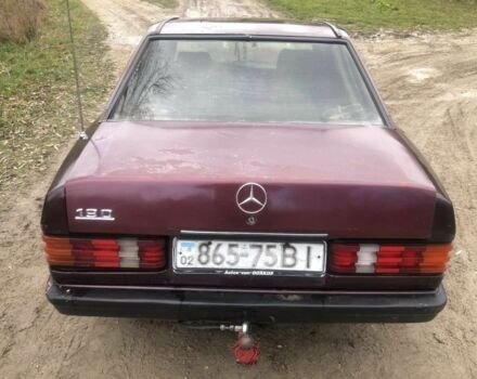Красный Мерседес 190, объемом двигателя 2 л и пробегом 600 тыс. км за 950 $, фото 6 на Automoto.ua