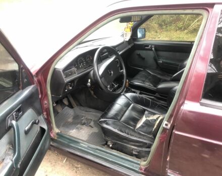 Красный Мерседес 190, объемом двигателя 2 л и пробегом 600 тыс. км за 950 $, фото 10 на Automoto.ua