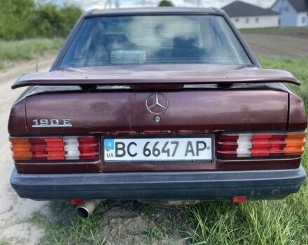 Красный Мерседес 190, объемом двигателя 2 л и пробегом 300 тыс. км за 1500 $, фото 5 на Automoto.ua