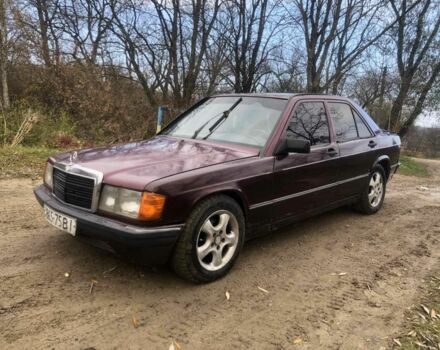 Красный Мерседес 190, объемом двигателя 2 л и пробегом 600 тыс. км за 950 $, фото 3 на Automoto.ua