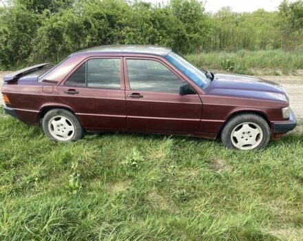 Красный Мерседес 190, объемом двигателя 2 л и пробегом 300 тыс. км за 1500 $, фото 2 на Automoto.ua