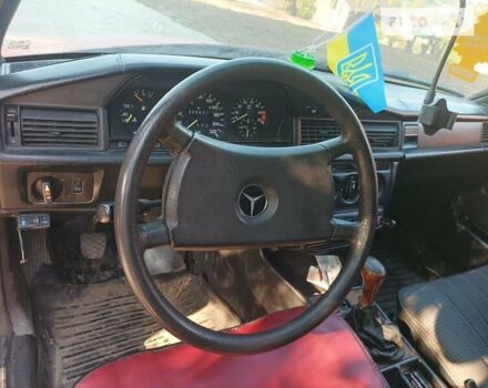 Червоний Мерседес 190, об'ємом двигуна 2 л та пробігом 362 тис. км за 1250 $, фото 5 на Automoto.ua