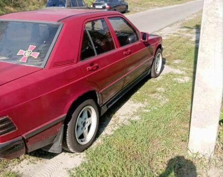 Красный Мерседес 190, объемом двигателя 0 л и пробегом 300 тыс. км за 958 $, фото 3 на Automoto.ua