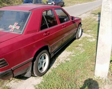 Червоний Мерседес 190, об'ємом двигуна 2 л та пробігом 300 тис. км за 971 $, фото 2 на Automoto.ua