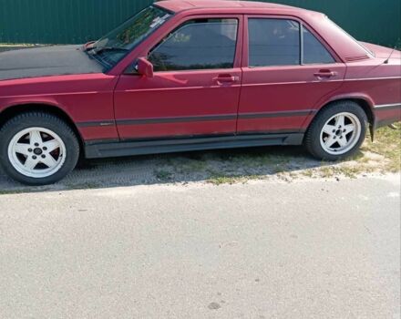 Красный Мерседес 190, объемом двигателя 0 л и пробегом 300 тыс. км за 958 $, фото 1 на Automoto.ua