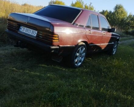 Красный Мерседес 190, объемом двигателя 2 л и пробегом 240 тыс. км за 1800 $, фото 3 на Automoto.ua