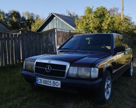 Красный Мерседес 190, объемом двигателя 2 л и пробегом 240 тыс. км за 1800 $, фото 4 на Automoto.ua