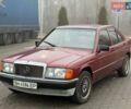 Красный Мерседес 190, объемом двигателя 2 л и пробегом 250 тыс. км за 1950 $, фото 1 на Automoto.ua
