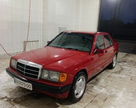 Красный Мерседес 190, объемом двигателя 2 л и пробегом 230 тыс. км за 3100 $, фото 3 на Automoto.ua