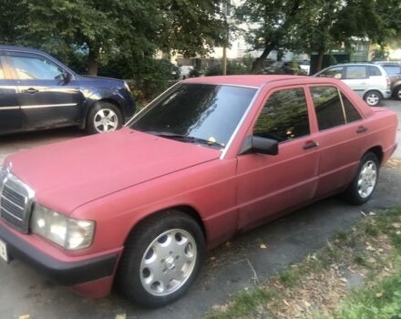 Червоний Мерседес 190, об'ємом двигуна 2.6 л та пробігом 425 тис. км за 2300 $, фото 3 на Automoto.ua