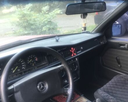 Червоний Мерседес 190, об'ємом двигуна 2.6 л та пробігом 425 тис. км за 2300 $, фото 9 на Automoto.ua