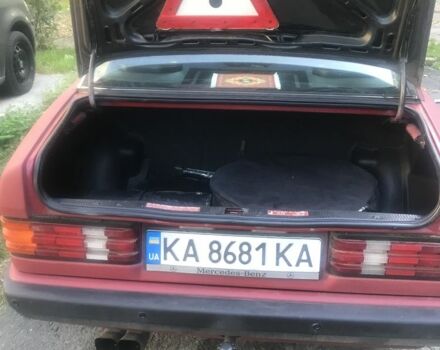 Червоний Мерседес 190, об'ємом двигуна 2.6 л та пробігом 425 тис. км за 2300 $, фото 4 на Automoto.ua