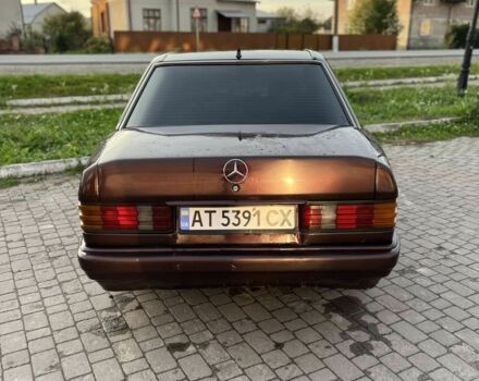 Красный Мерседес 190, объемом двигателя 2.3 л и пробегом 450 тыс. км за 1200 $, фото 7 на Automoto.ua