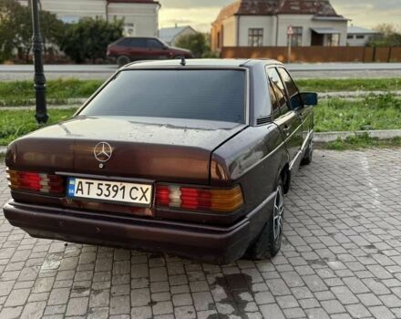 Красный Мерседес 190, объемом двигателя 2.3 л и пробегом 450 тыс. км за 1200 $, фото 6 на Automoto.ua