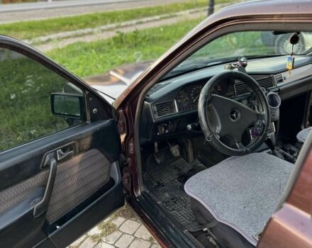 Красный Мерседес 190, объемом двигателя 2.3 л и пробегом 450 тыс. км за 1200 $, фото 8 на Automoto.ua